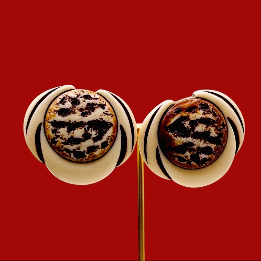 Chunky Vintage 1980s Lucite Clip Earrings Statement Coffee and Cream Color